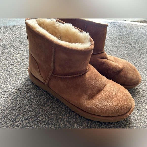 Ugg Classic Mini Boots - Picture 5 of 5